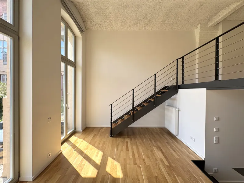 Lichtdurchflutete 1,5 Zimmer Maisonette – mit Galerie & Terrasse — photo 1